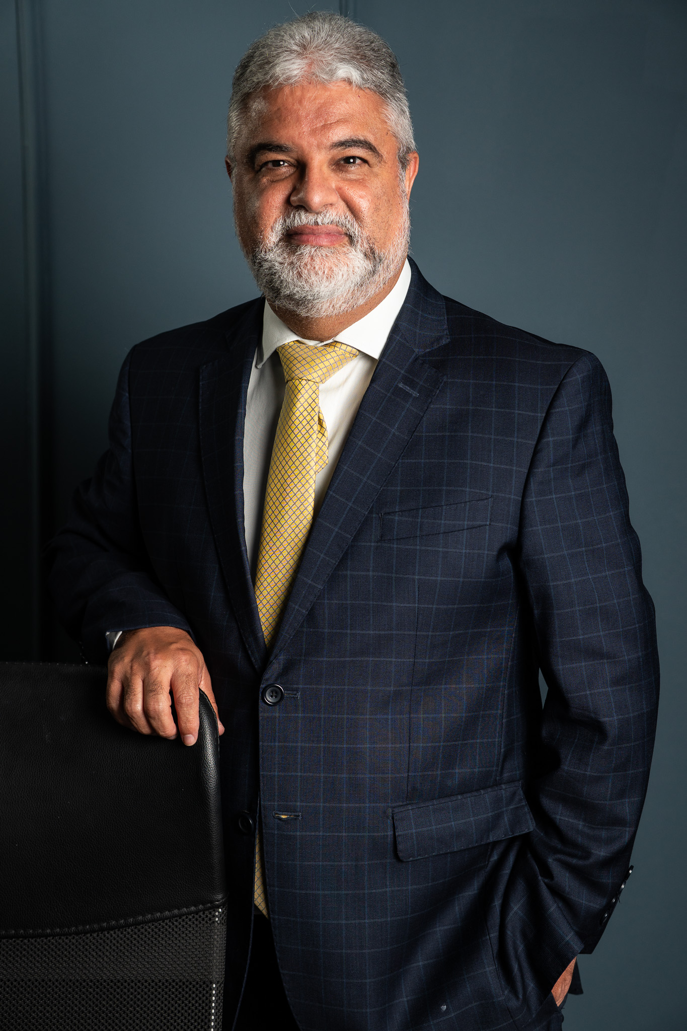 Dr. Miller Almeida